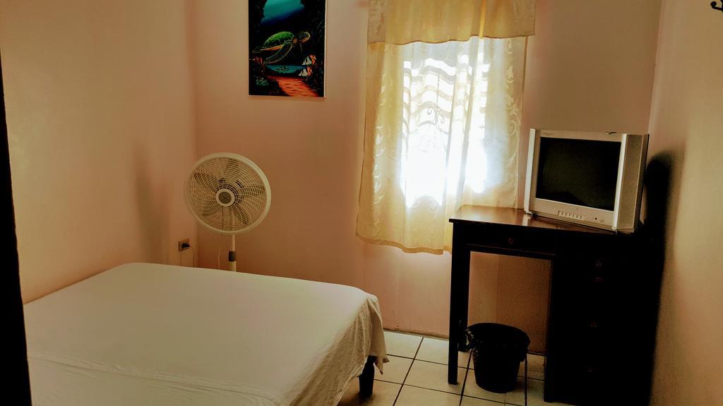 Sea Breeze Guest House Belize City Exterior photo
